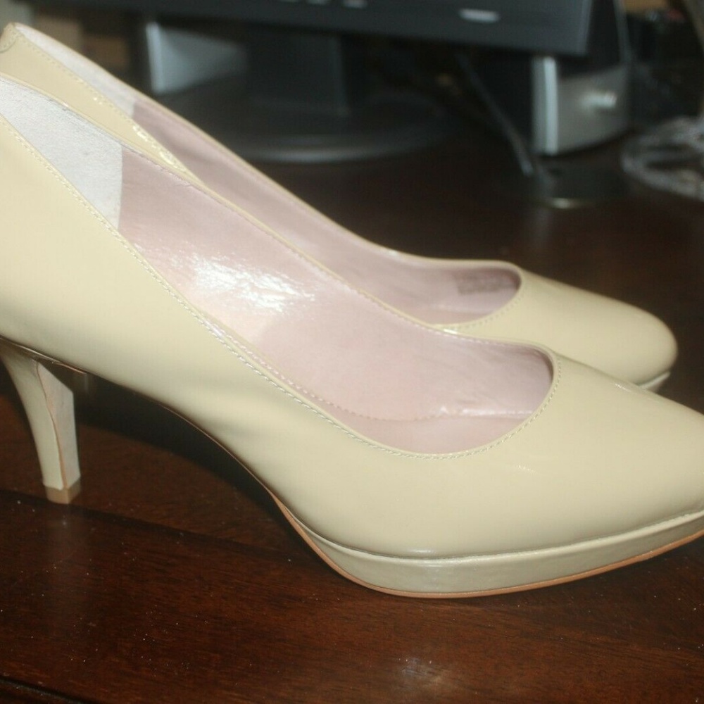 Vince Camuto Nude Patent Leather Platform Heels Padded insole Classic 7.5 NEW…
